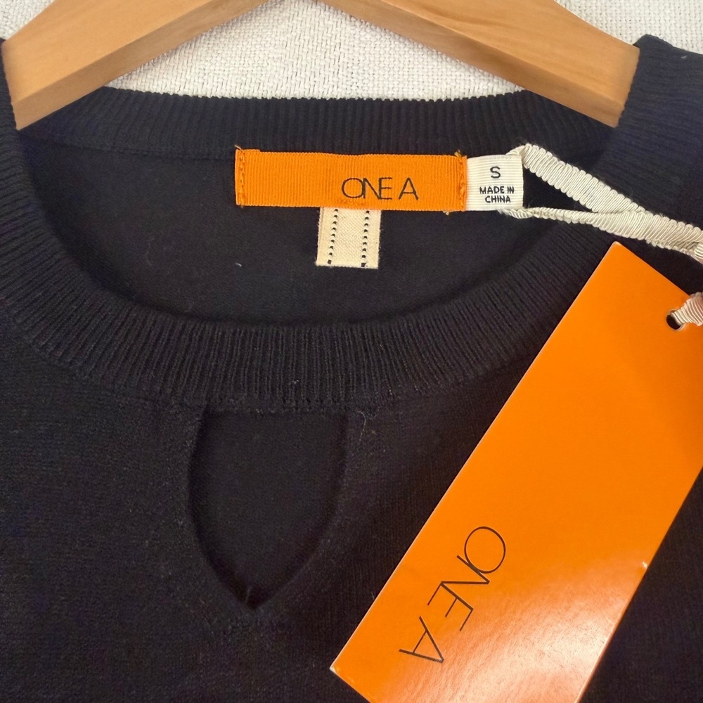 One A Black Mixed Media Long Sleeve Sweater Keyhole Neck High Low Hem Small